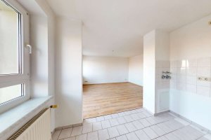 Blick aus der Küche ins Wohnzimmer