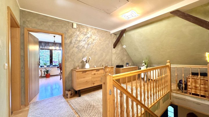 Zweifamilienhaus mit großem Grundstück in Alleinlage