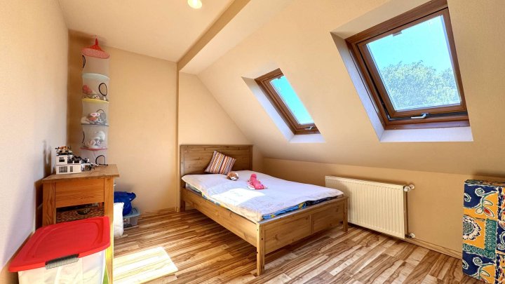 Zweifamilienhaus mit großem Grundstück in Alleinlage