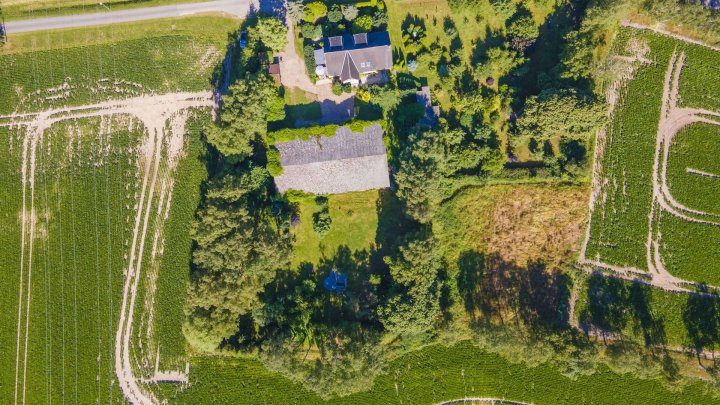 Zweifamilienhaus mit großem Grundstück in Alleinlage