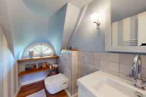 Badezimmer im DG