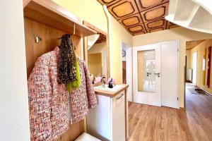 Flur mit Garderobe